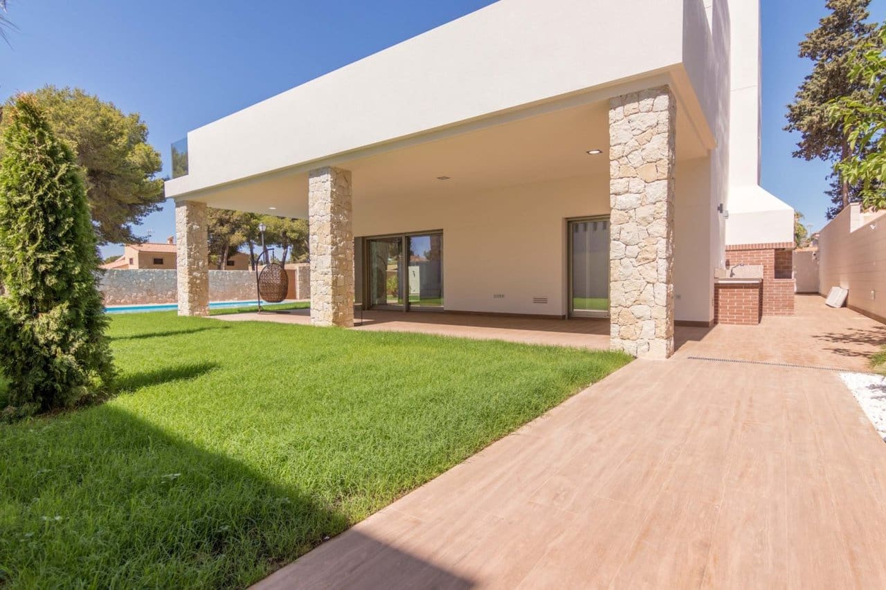 5 bedroom Villa for sale in Cabo Roig with pool - € 1,040,000 (Ref: 7110078)