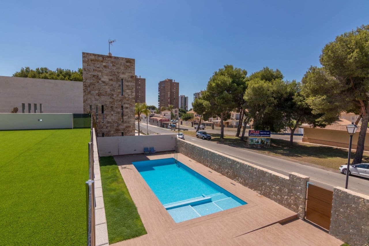 5 bedroom Villa for sale in Cabo Roig with pool - € 1,040,000 (Ref: 7110078)
