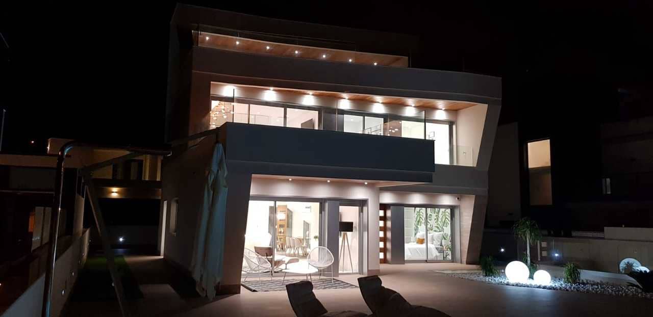 4 soveværelse Villa til salg i Dehesa de Campoamor med swimmingpool - € 1.290.000 (Ref: 7375832)
