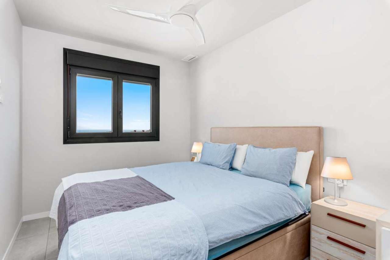 2 Zimmer Apartment zu verkaufen in Mil Palmeras mit Pool - 284.900 € (Ref: 7515331)