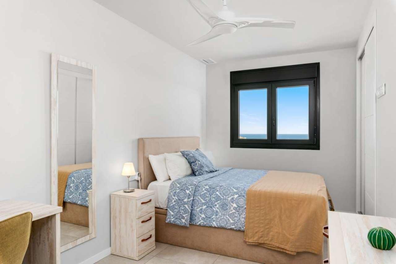 2 Zimmer Apartment zu verkaufen in Mil Palmeras mit Pool - 284.900 € (Ref: 7515331)