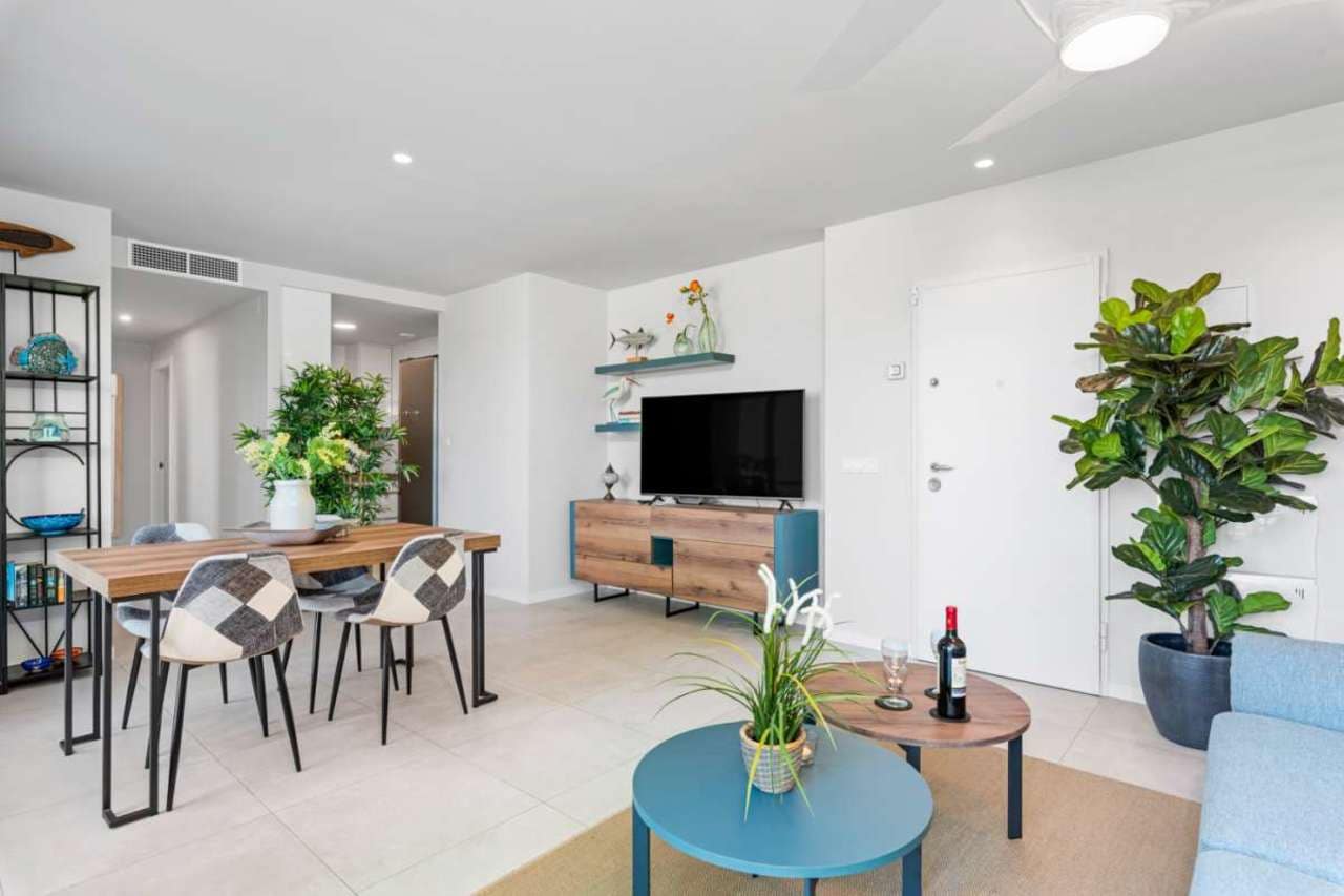 2 Zimmer Apartment zu verkaufen in Mil Palmeras mit Pool - 284.900 € (Ref: 7515331)