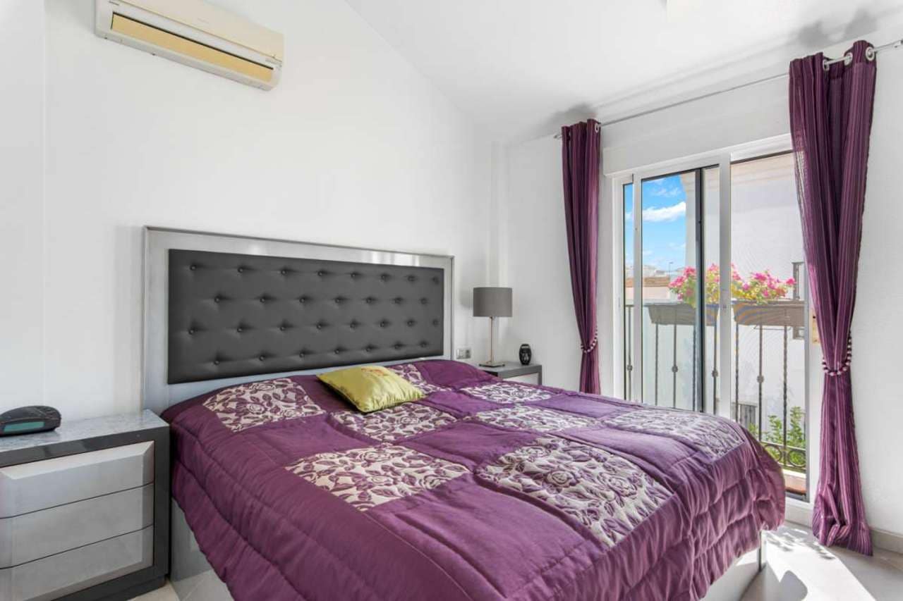 4 bedroom Villa for sale in Punta Prima with pool - € 435,000 (Ref: 7515353)