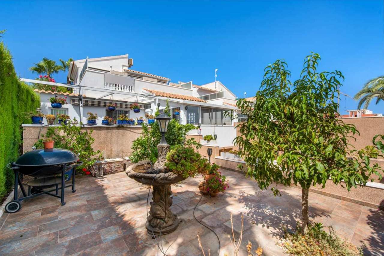 4 bedroom Villa for sale in Punta Prima with pool - € 435,000 (Ref: 7515353)
