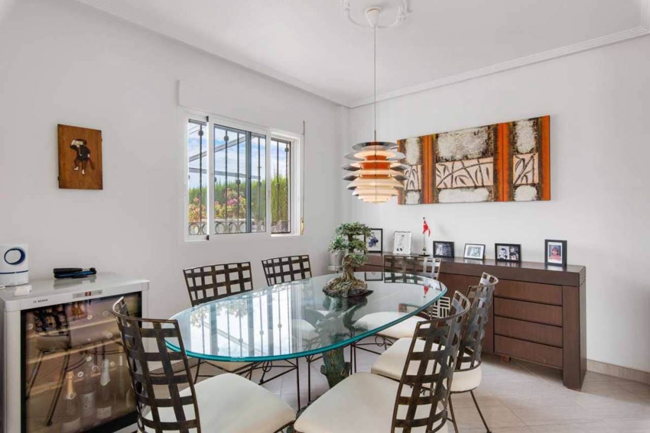 4 bedroom Villa for sale in Punta Prima with pool - € 435,000 (Ref: 7515353)