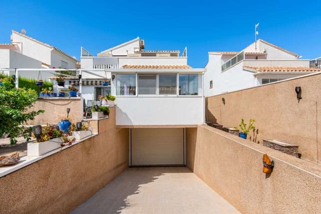 4 bedroom Villa for sale in Punta Prima, Torrevieja with pool - € 435,000 (Ref: 7515353)