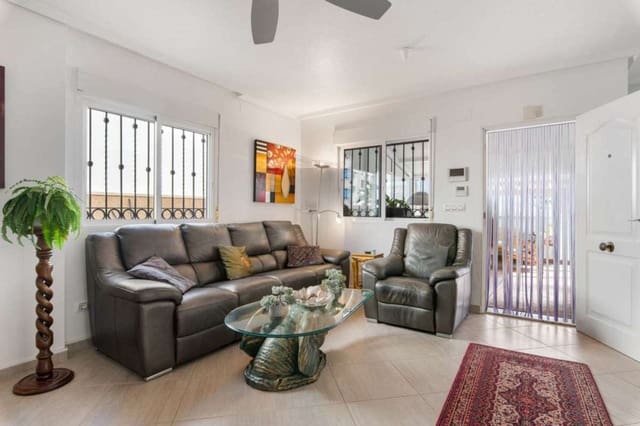 4 bedroom Villa for sale in Punta Prima, Torrevieja with pool - € 435,000 (Ref: 7515353)