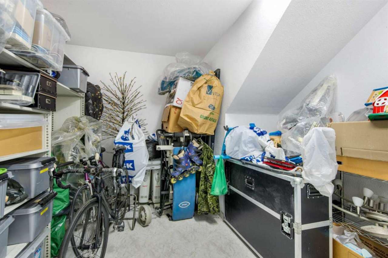 4 bedroom Villa for sale in Punta Prima with pool - € 435,000 (Ref: 7515353)