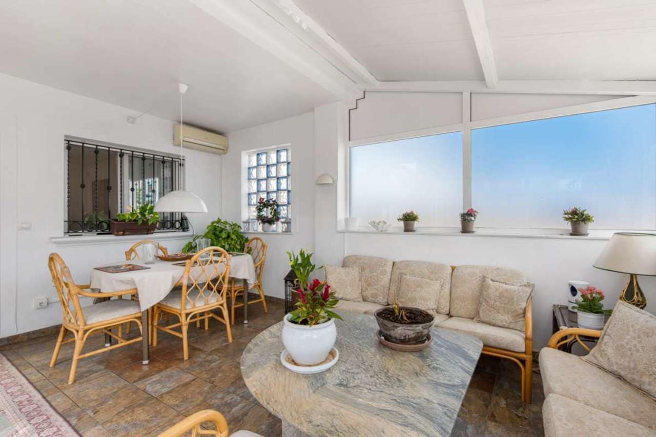 4 bedroom Villa for sale in Punta Prima with pool - € 435,000 (Ref: 7515353)