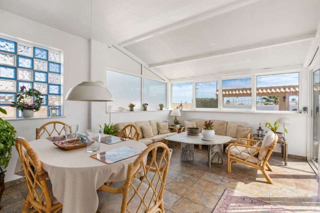 4 bedroom Villa for sale in Punta Prima, Torrevieja with pool - € 435,000 (Ref: 7515353)