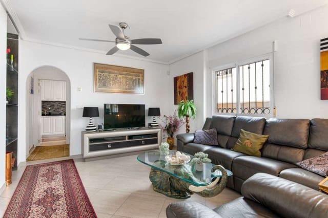 4 bedroom Villa for sale in Punta Prima, Torrevieja with pool - € 435,000 (Ref: 7515353)