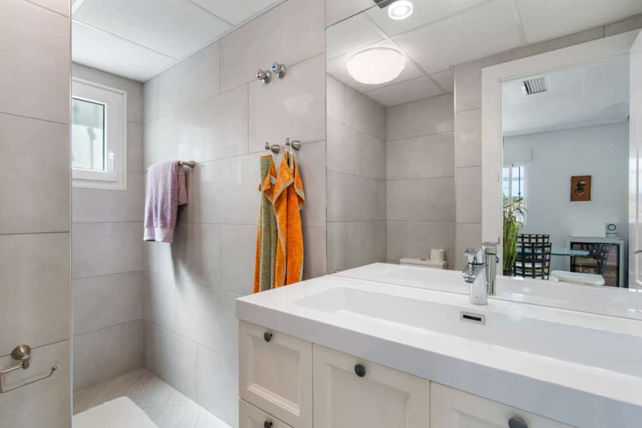 4 bedroom Villa for sale in Punta Prima with pool - € 435,000 (Ref: 7515353)