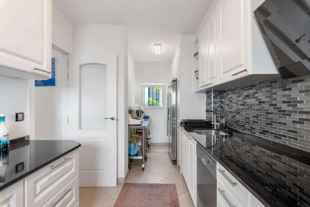 4 bedroom Villa for sale in Punta Prima with pool - € 435,000 (Ref: 7515353)