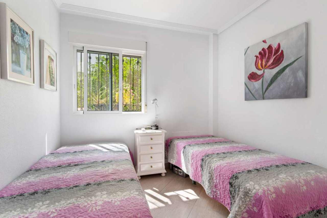 4 bedroom Villa for sale in Punta Prima with pool - € 435,000 (Ref: 7515353)