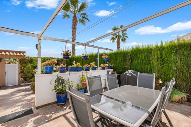 4 bedroom Villa for sale in Punta Prima, Torrevieja with pool - € 435,000 (Ref: 7515353)