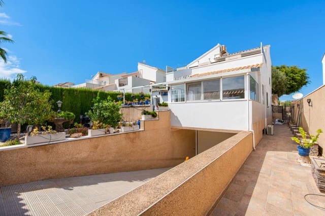 4 bedroom Villa for sale in Punta Prima, Torrevieja with pool - € 435,000 (Ref: 7515353)