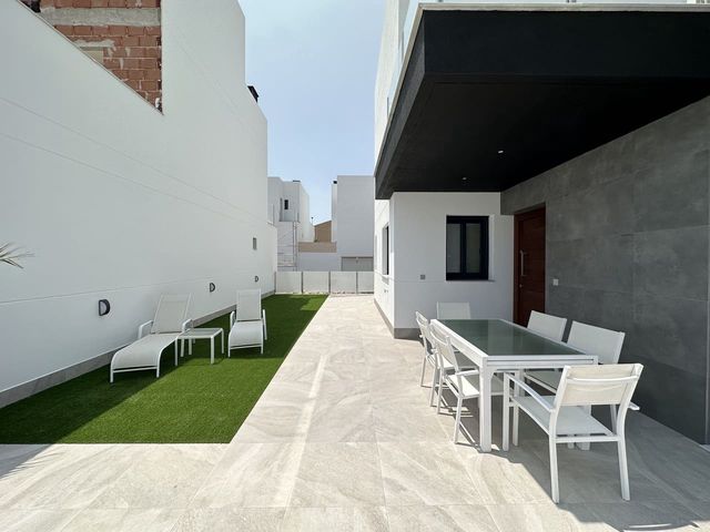 3 slaapkamer Villa te koop in El Molino, Torrevieja met zwembad garage - € 525.000 (Ref: 7662598)