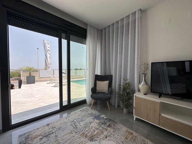 3 slaapkamer Villa te koop in El Molino, Torrevieja met zwembad garage - € 525.000 (Ref: 7662598)