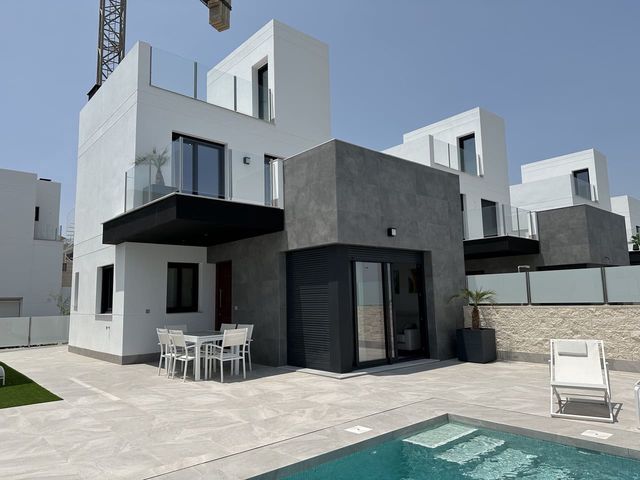 3 slaapkamer Villa te koop in El Molino, Torrevieja met zwembad garage - € 525.000 (Ref: 7662598)