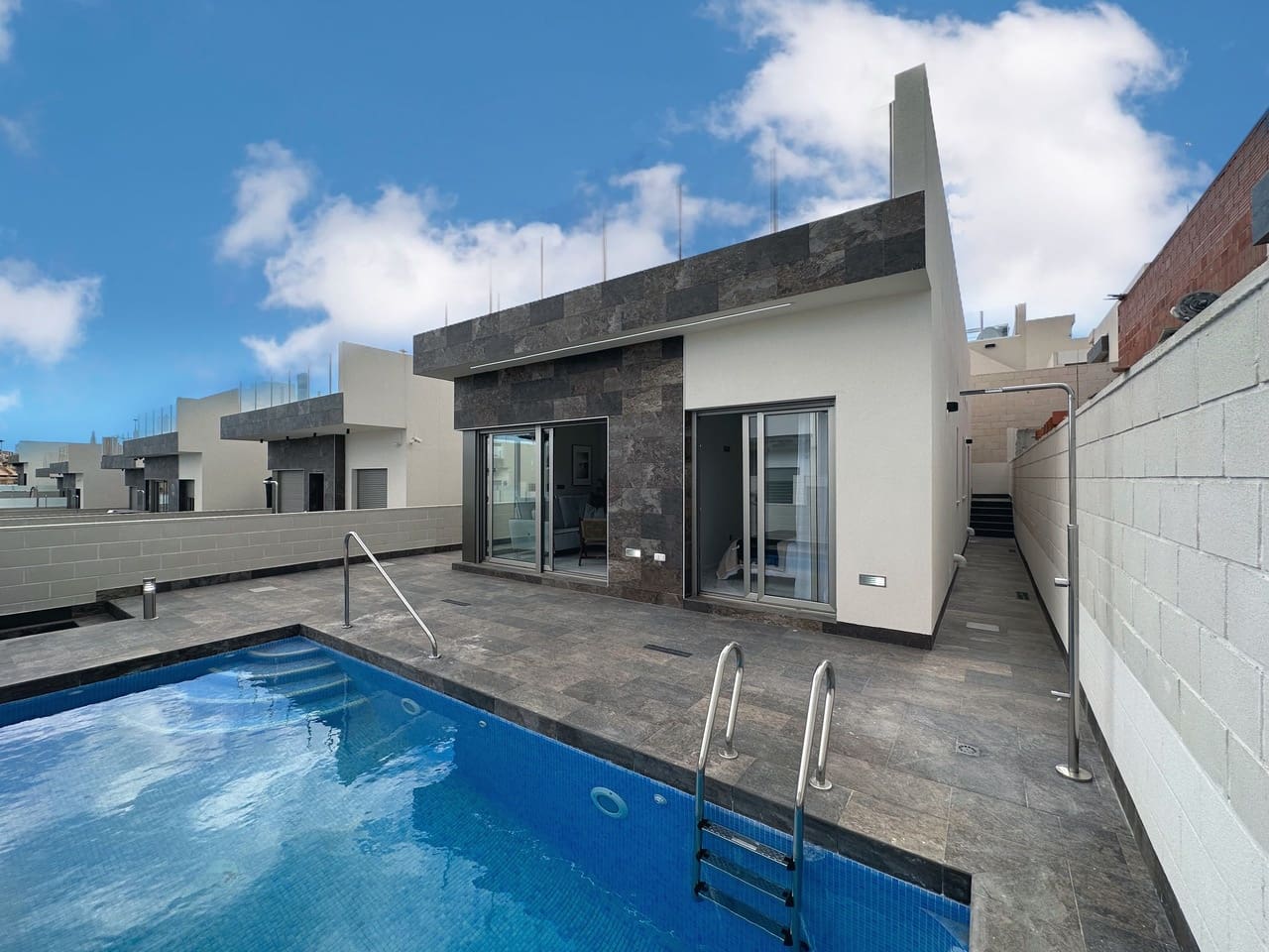 3 Zimmer Villa zu verkaufen in Villamartin mit Pool - 355.000 € (Ref: 7795689)