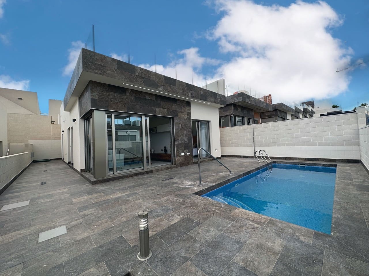 3 Zimmer Villa zu verkaufen in Villamartin mit Pool - 355.000 € (Ref: 7795689)