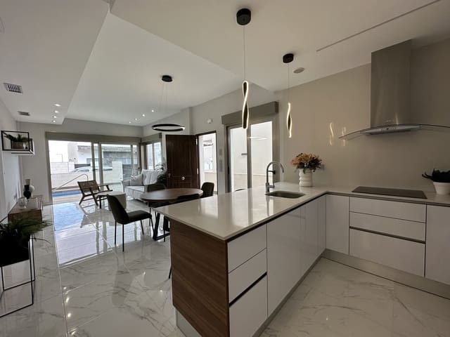 3 sypialnia Willa na sprzedaż w Villamartin, Orihuela z basenem - 355 000 € (Ref: 7795689)