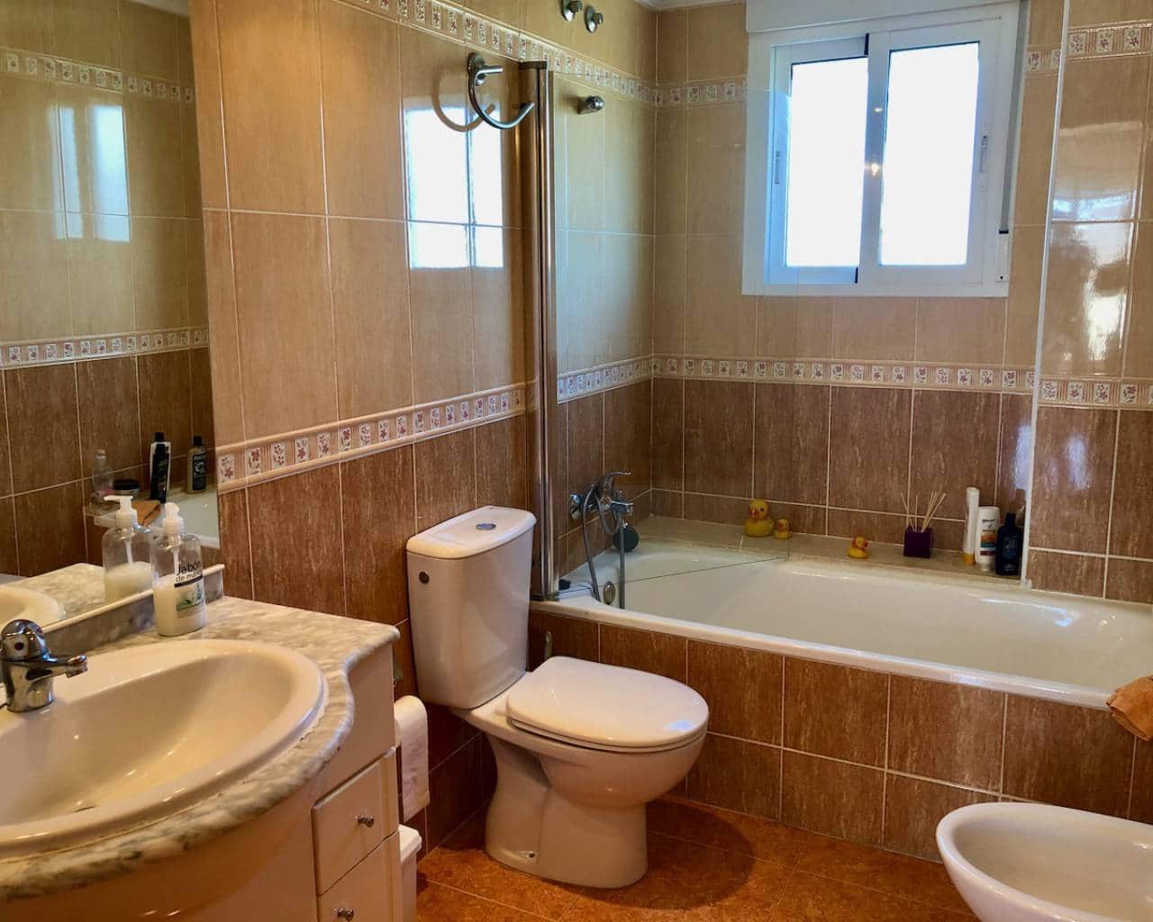 4 makuuhuone Huoneisto myytävänä paikassa Guardamar del Segura mukana uima-altaan - 190 000 € (Ref: 8034763)