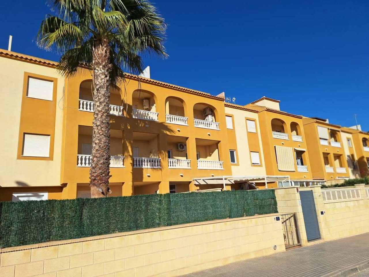 3 soveværelse Lejlighed til salg i Villamartin med swimmingpool - € 164.900 (Ref: 8099984)