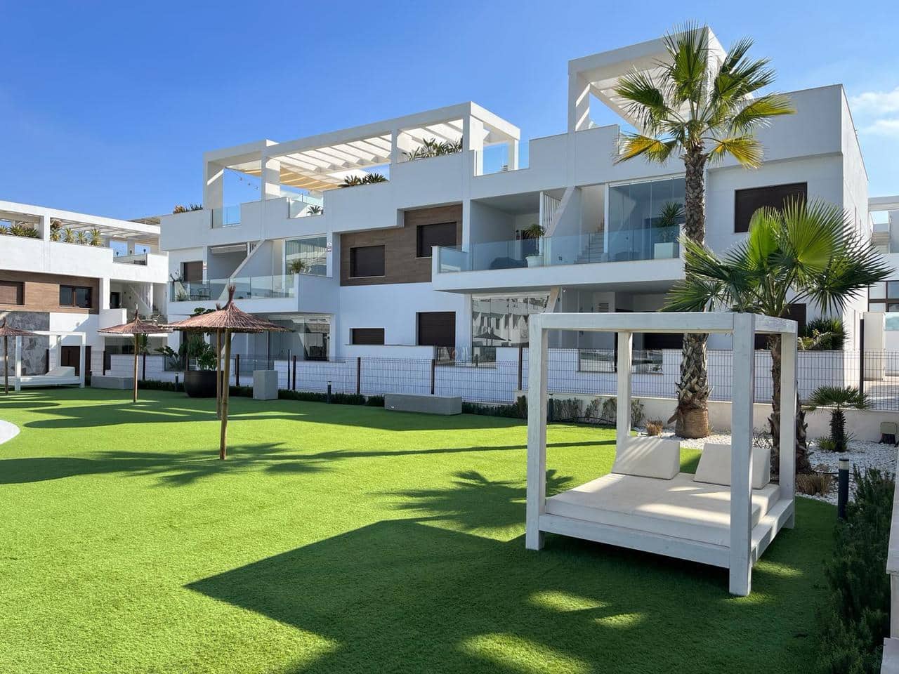 3 bedroom Villa for sale in Los Balcones with pool - € 489,000 (Ref: 8113271)