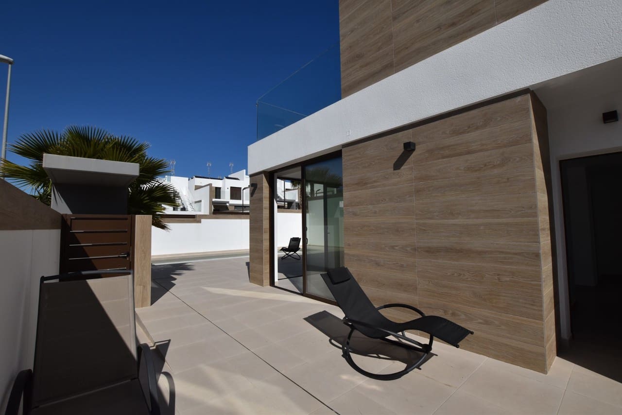 3 slaapkamer Villa te koop in Benijofar met zwembad - € 440.000 (Ref: 8132783)