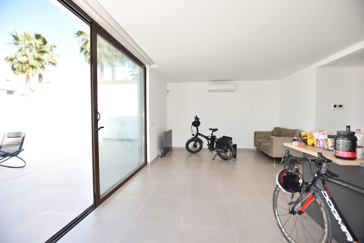 3 slaapkamer Villa te koop in Benijofar met zwembad - € 440.000 (Ref: 8132783)