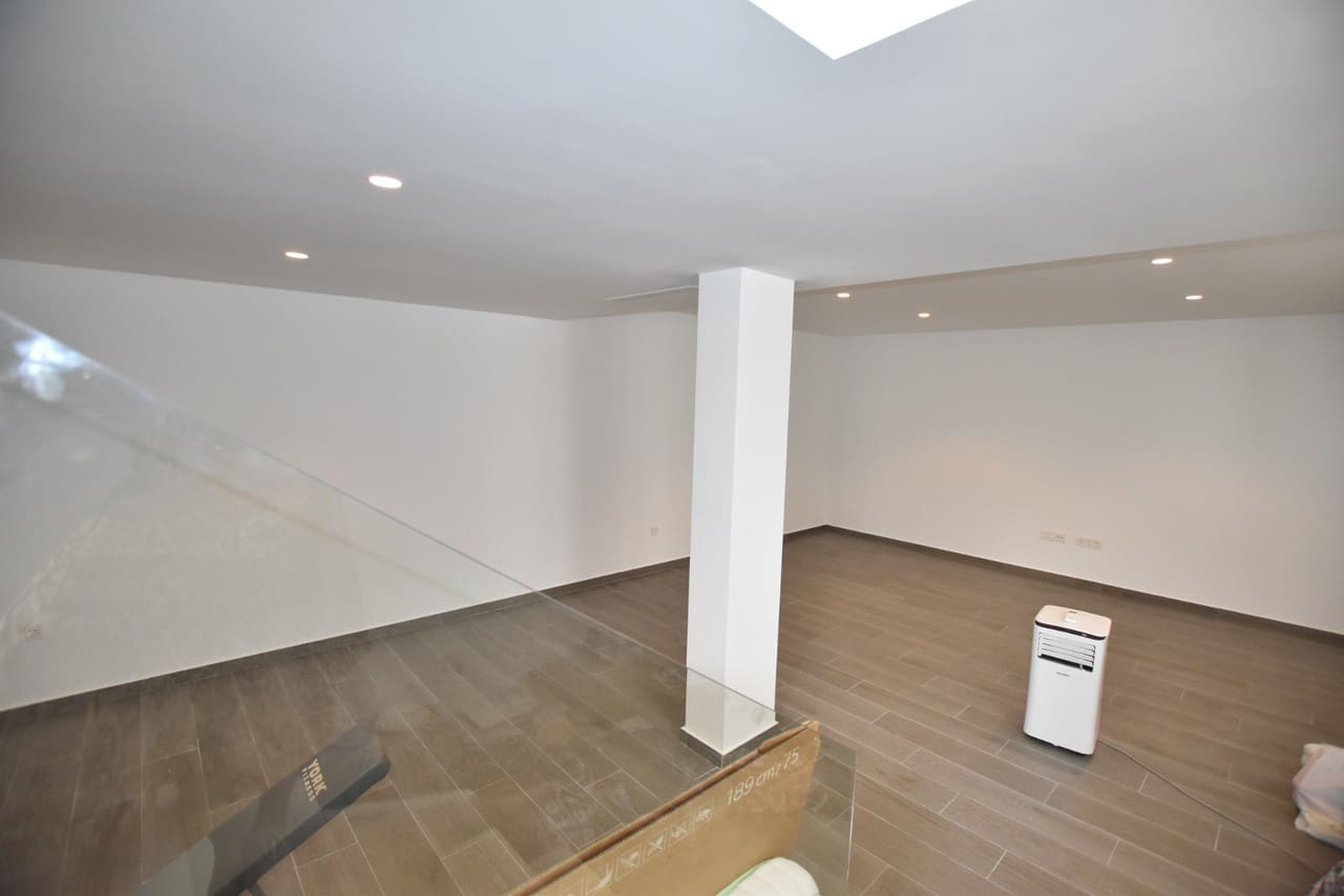 3 slaapkamer Villa te koop in Benijofar met zwembad - € 440.000 (Ref: 8132783)