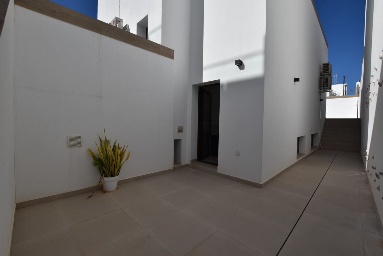 3 slaapkamer Villa te koop in Benijofar met zwembad - € 440.000 (Ref: 8132783)