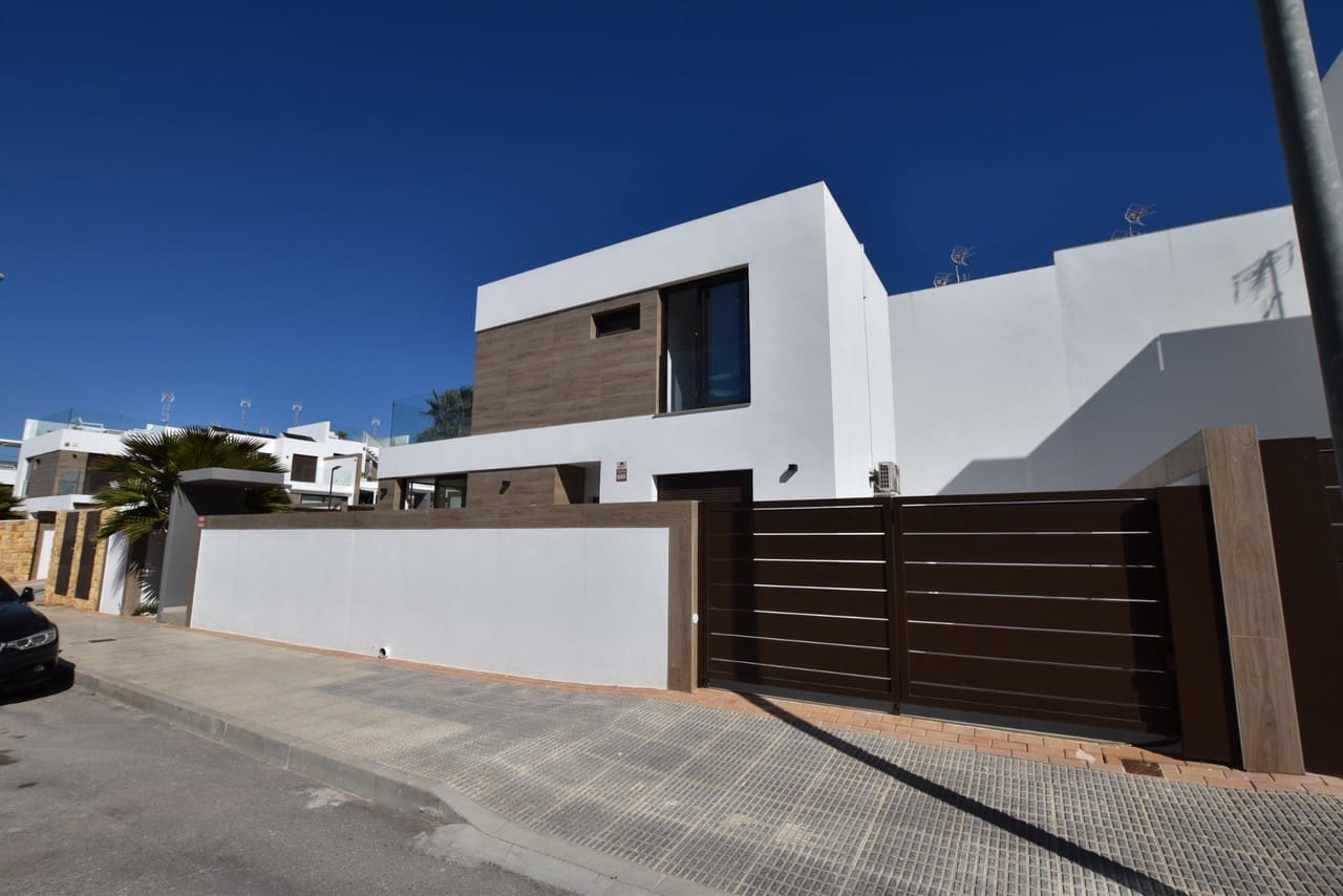 3 slaapkamer Villa te koop in Benijofar met zwembad - € 440.000 (Ref: 8132783)