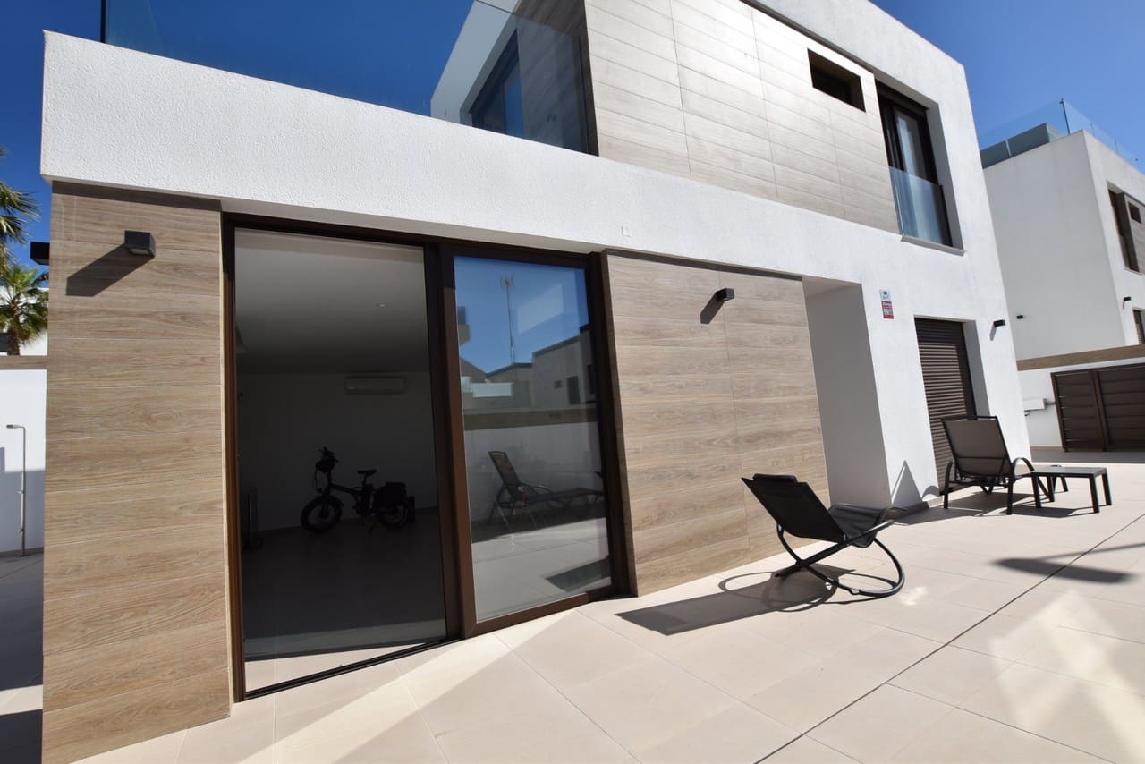 3 slaapkamer Villa te koop in Benijofar met zwembad - € 440.000 (Ref: 8132783)