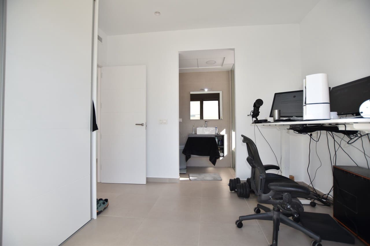 3 slaapkamer Villa te koop in Benijofar met zwembad - € 440.000 (Ref: 8132783)