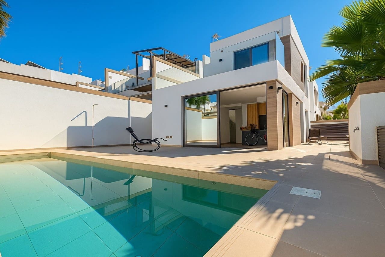 3 slaapkamer Villa te koop in Benijofar met zwembad - € 440.000 (Ref: 8132783)