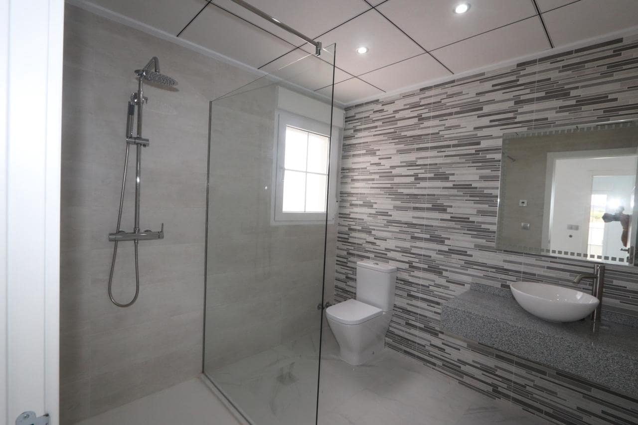 4 bedroom Villa for sale in Pinoso with pool - € 423,000 (Ref: 8206202)