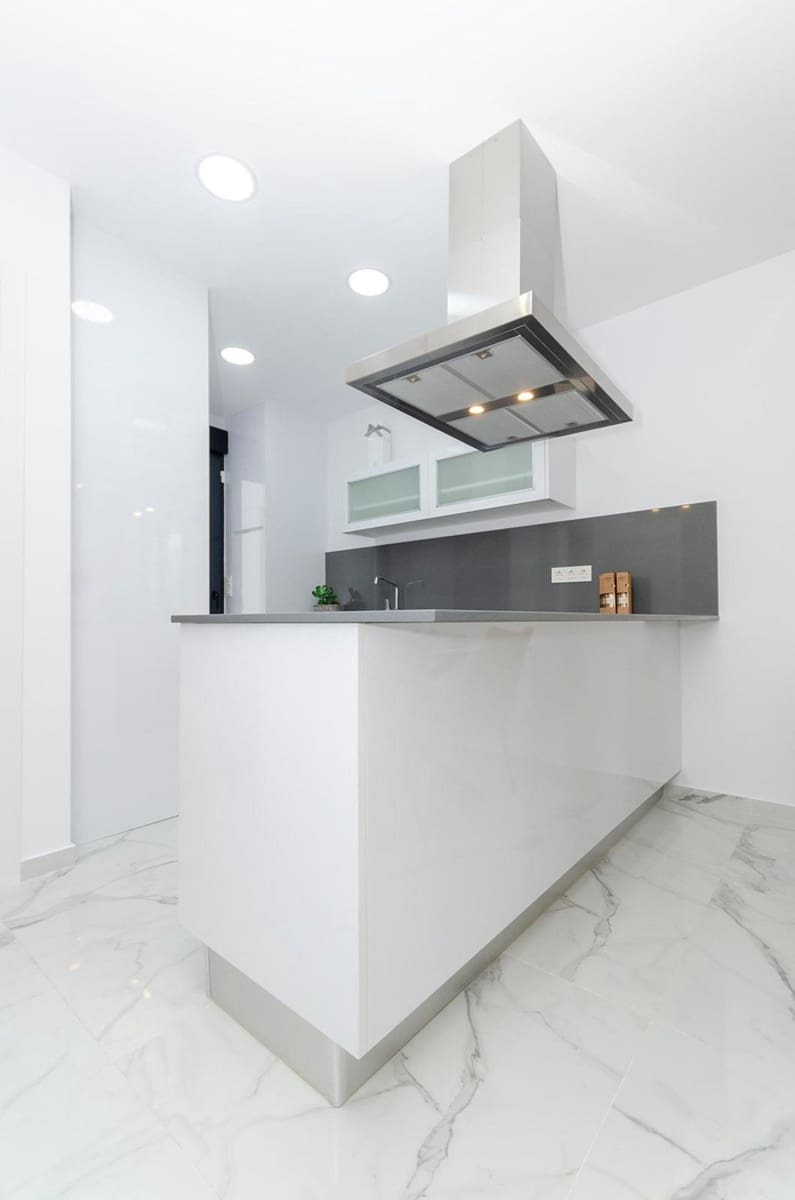 3 slaapkamer Villa te koop in Torrevieja met zwembad - € 424.000 (Ref: 8209042)