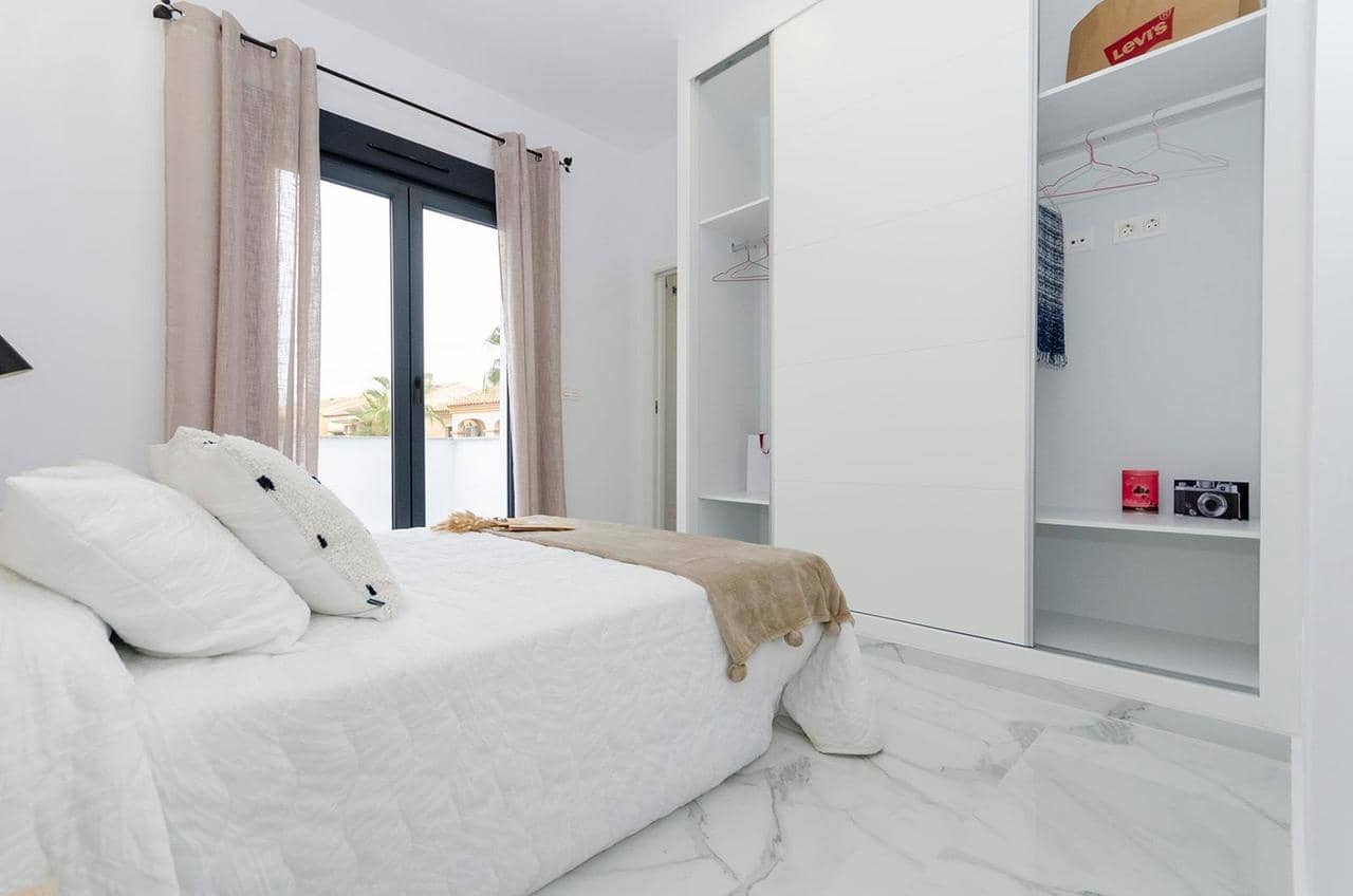 3 slaapkamer Villa te koop in Torrevieja met zwembad - € 424.000 (Ref: 8209042)