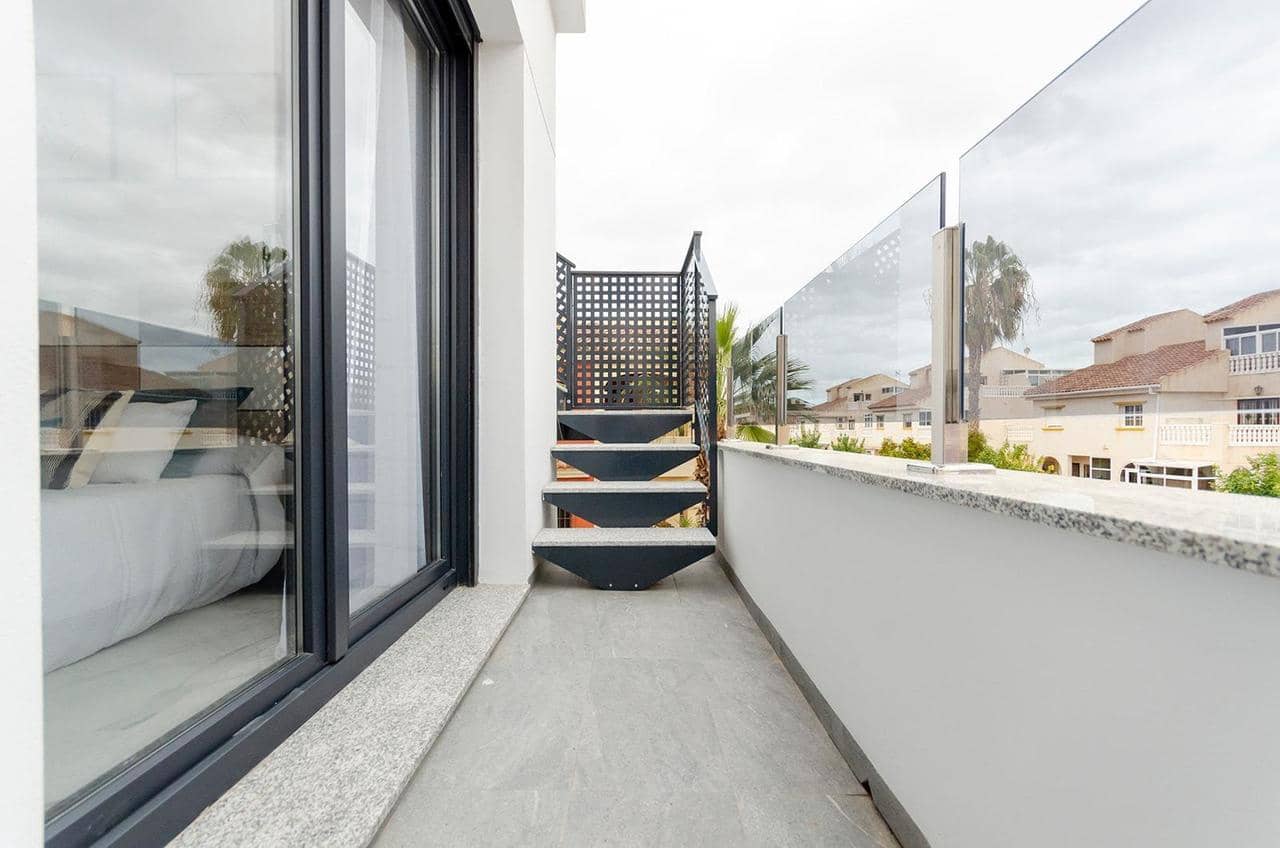 3 slaapkamer Villa te koop in Torrevieja met zwembad - € 424.000 (Ref: 8209042)