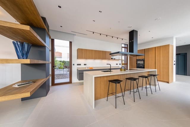 5 soveværelse Villa til salg i Levante Alto, Benidorm med swimmingpool garage - € 2.825.000 (Ref: 8271600)