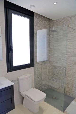 Chalet de 3 habitaciones en Dehesa de Campoamor, Orihuela en venta con piscina - 995.000 € (Ref: 8301328)