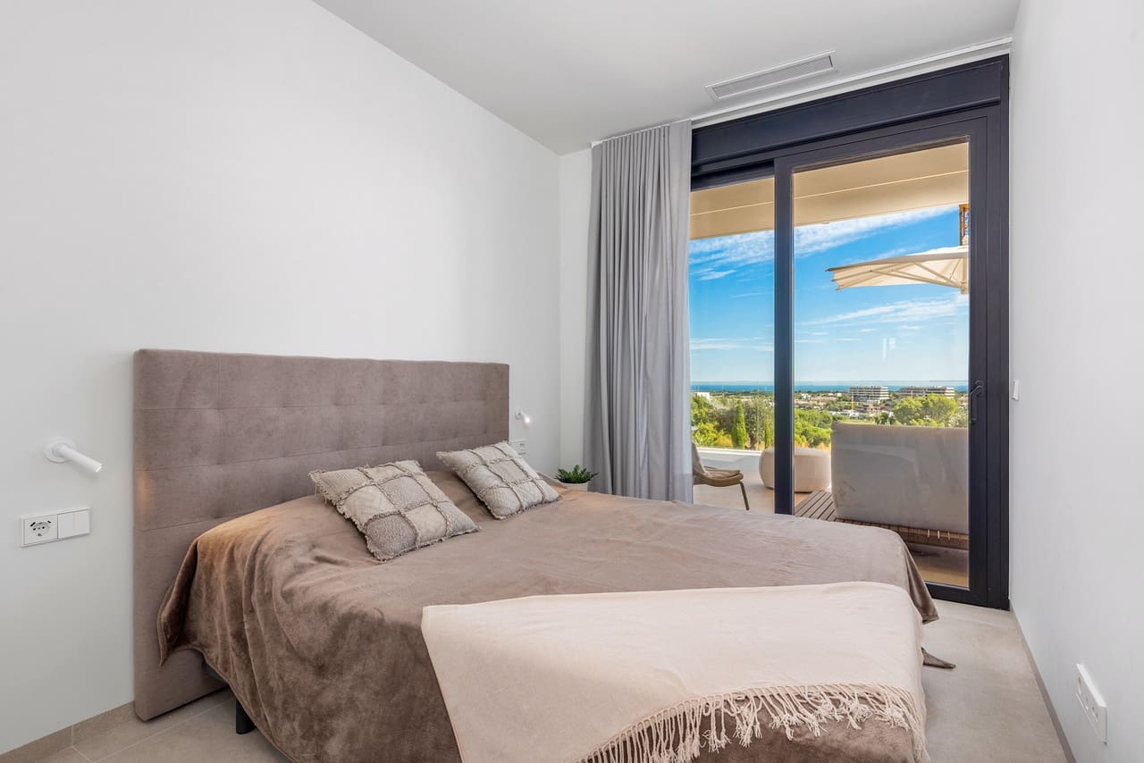 Apartamento de 2 habitaciones en Las Colinas Golf en venta - 415.000 € (Ref: 8329215)