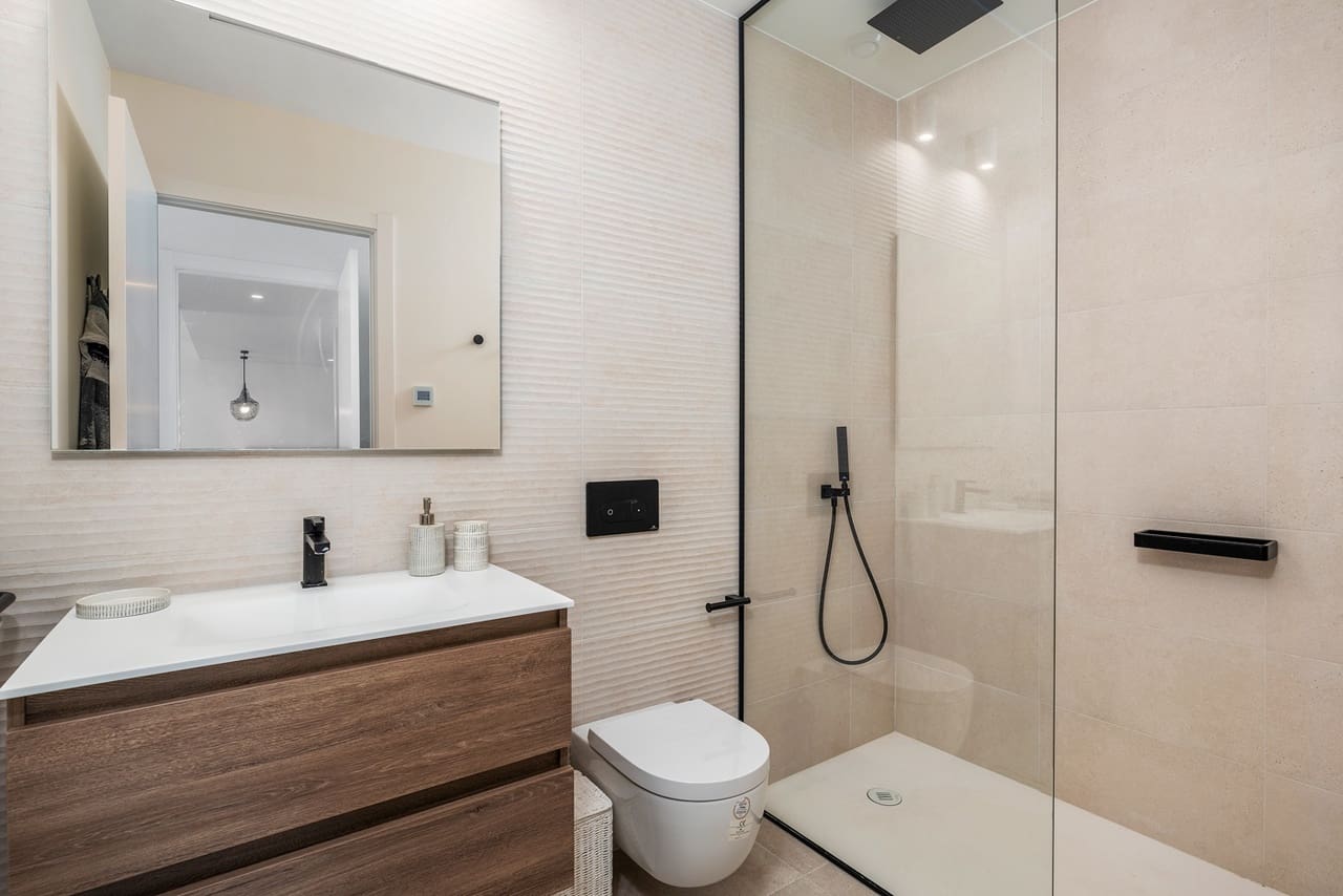 Apartamento de 2 habitaciones en Las Colinas Golf en venta - 415.000 € (Ref: 8329215)