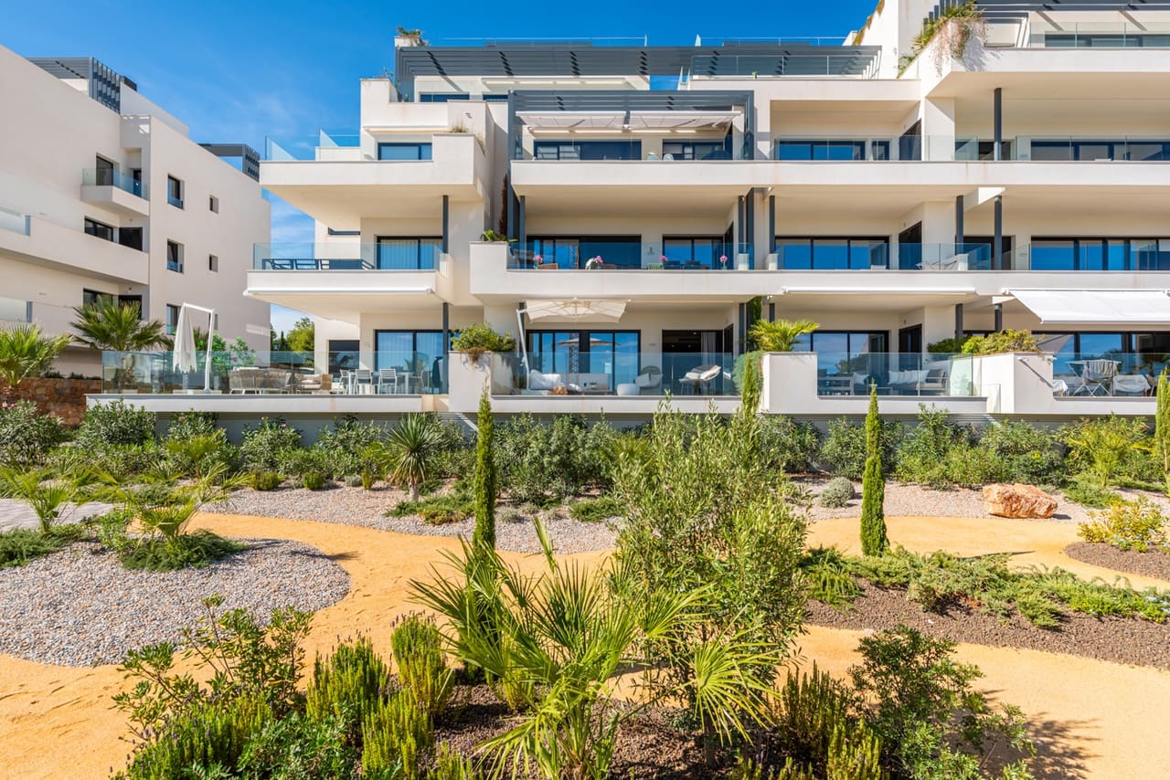 Apartamento de 2 habitaciones en Las Colinas Golf en venta - 415.000 € (Ref: 8329215)