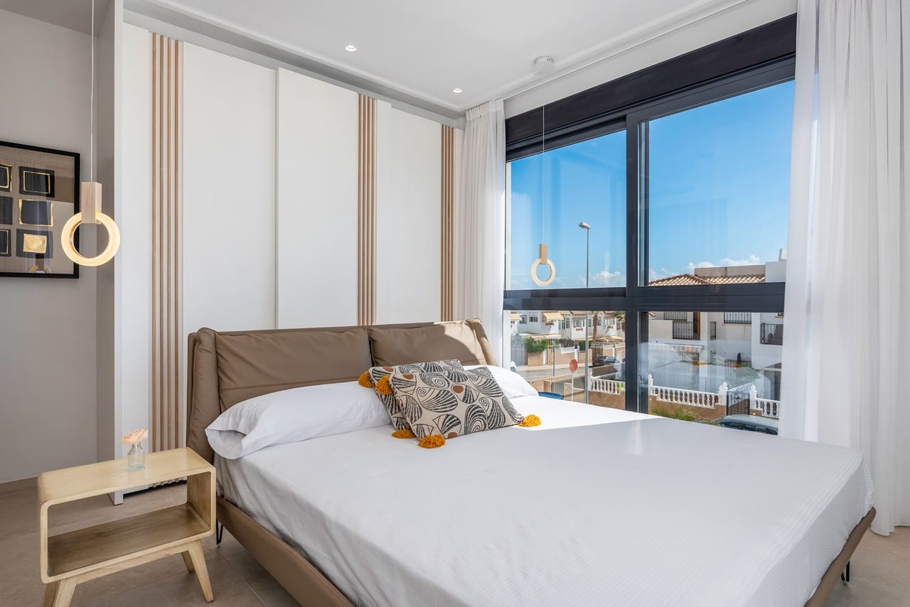 3 soveværelse Villa til salg i Cabo Roig med swimmingpool - € 479.999 (Ref: 8332373)