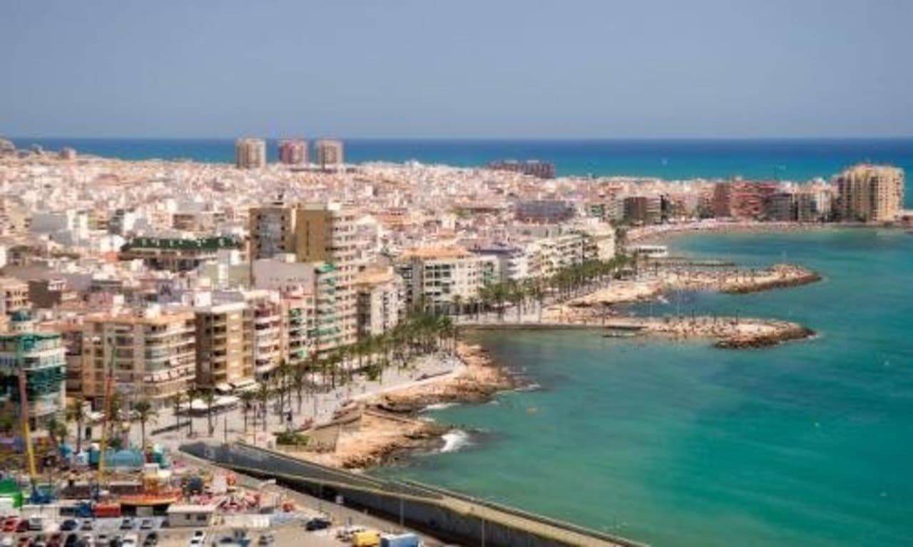 3 soverom Villa til salgs i Torrevieja med svømmebasseng - € 780 000 (Ref: 8413457)