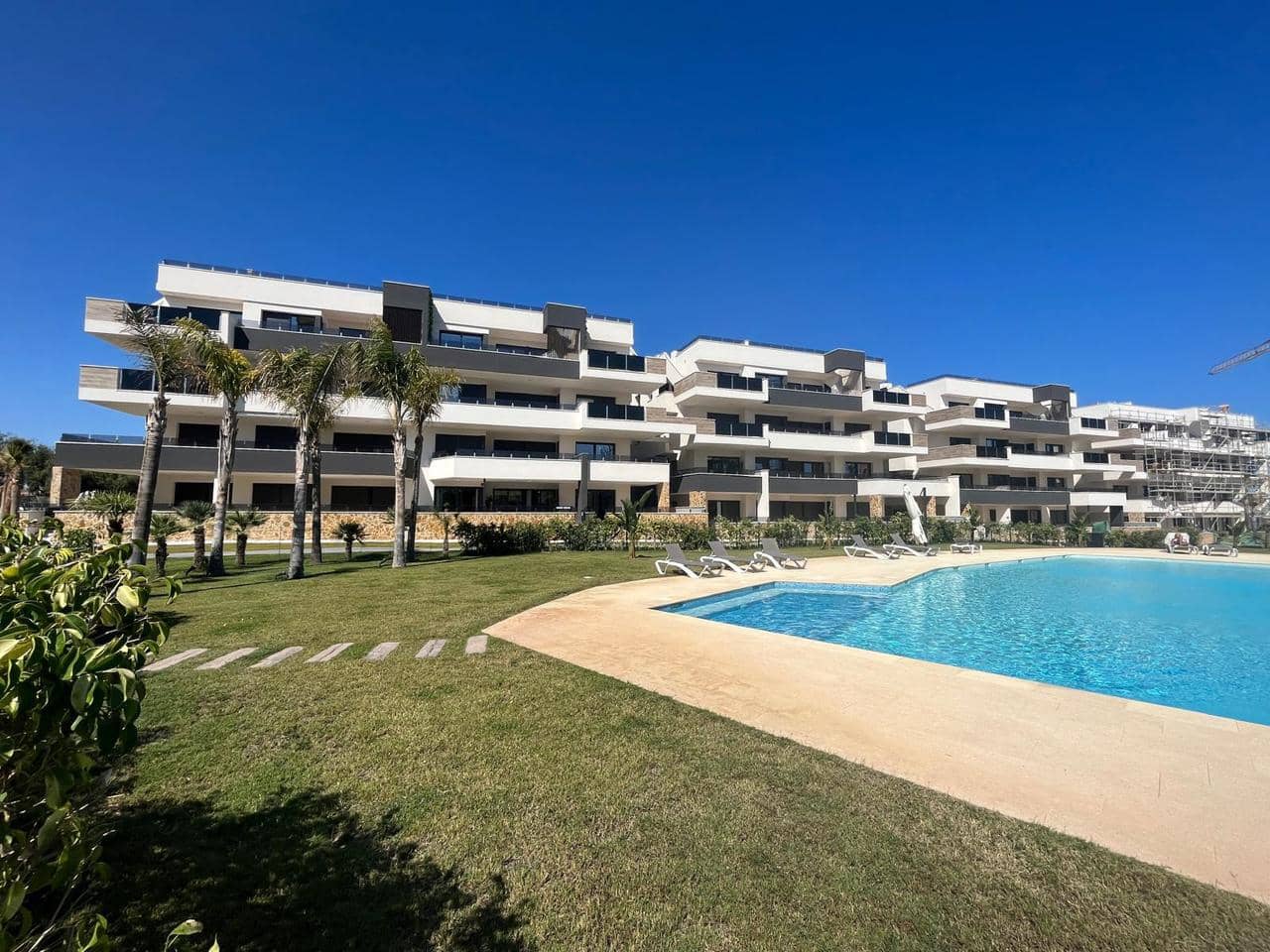 2 soverom Leilighet til salgs i Playa Flamenca med svømmebasseng garasje - € 359 000 (Ref: 8448942)