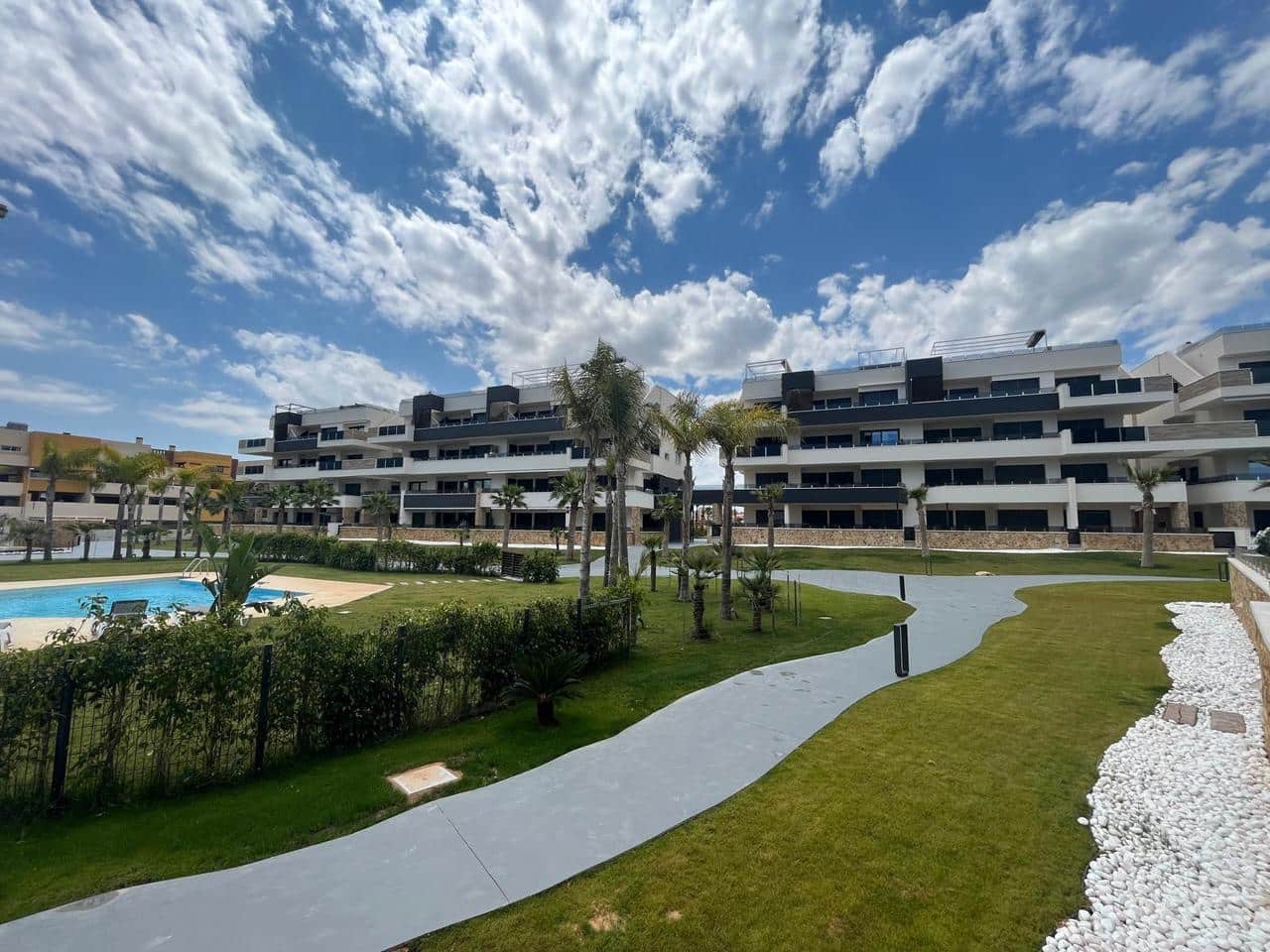 2 soverom Leilighet til salgs i Playa Flamenca med svømmebasseng garasje - € 359 000 (Ref: 8448942)
